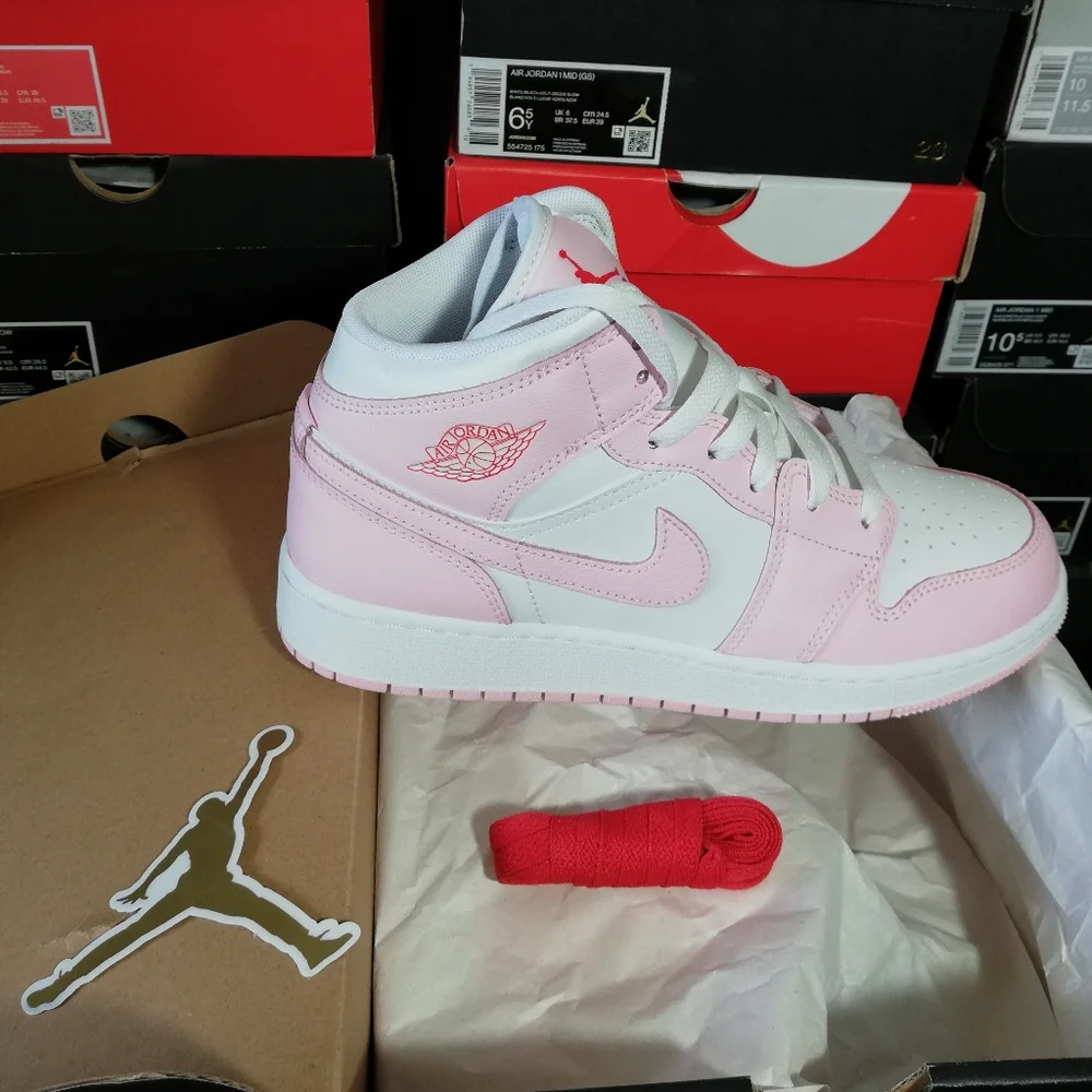 AIR JORDAN 1 MID "VALENTINES DAY" WOMEN'S US SIZE 8 BRAND NEW IN BOX - Picture 7 of 16